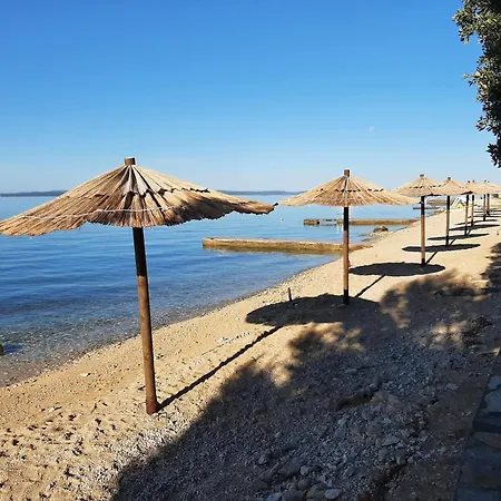 Sunny Punta Skala 度假居 *